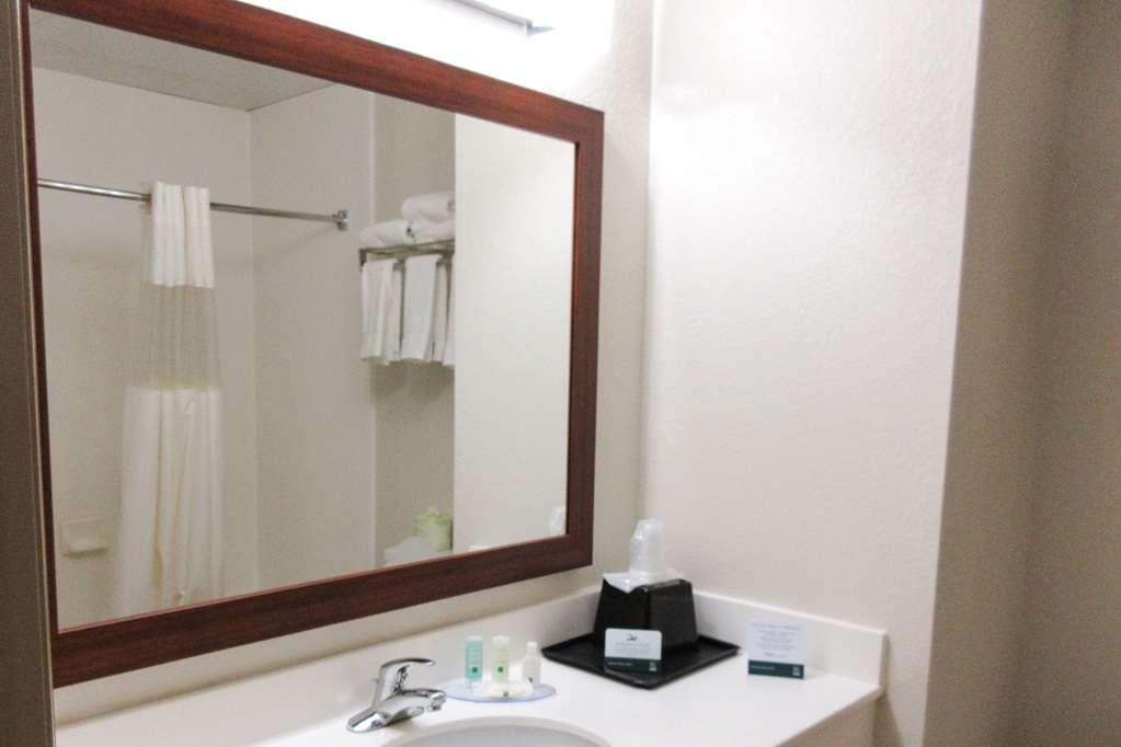 מונטיגל Quality Inn חדר תמונה