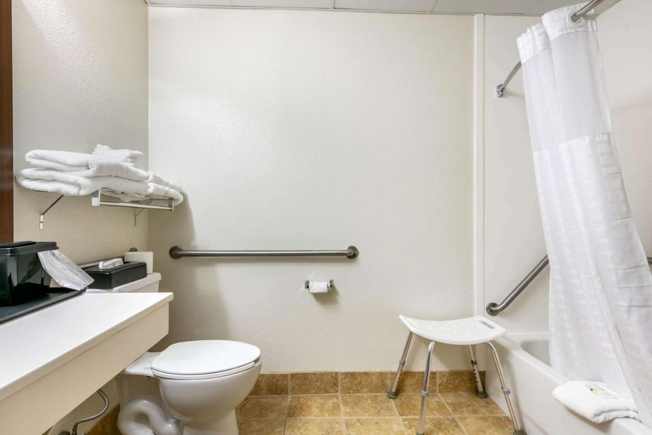 מונטיגל Quality Inn מראה חיצוני תמונה